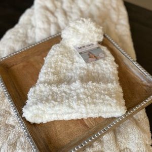 Muk Luks NWT Ivory Popcorn Cuffed Cap